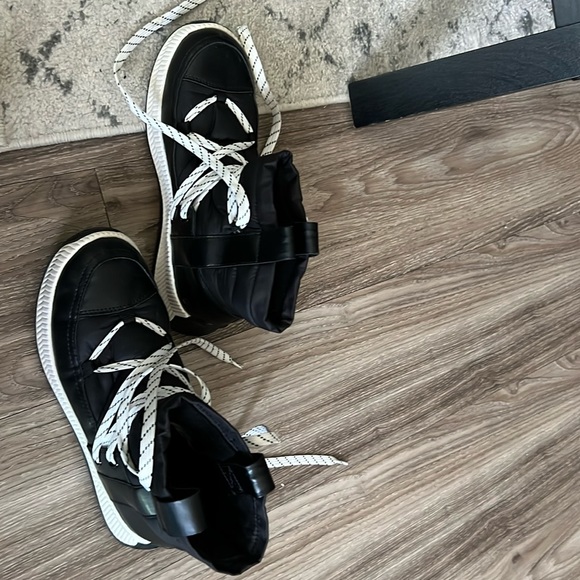 Warm and stylish winter boots - Picture 2 of 3